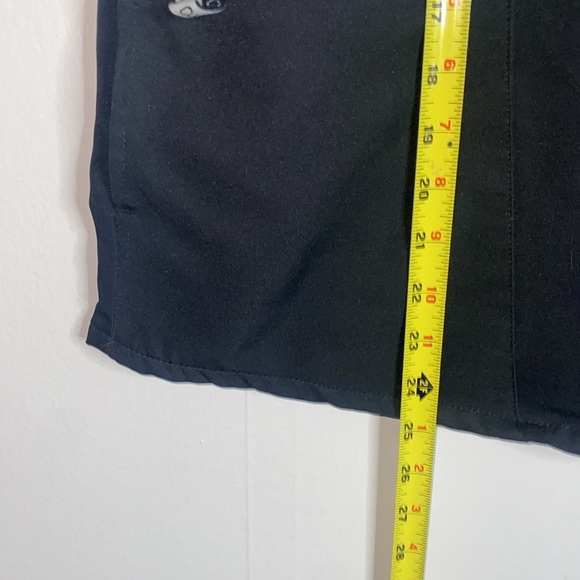 🐚Black two pocket scrub top! - Picture 4 of 7